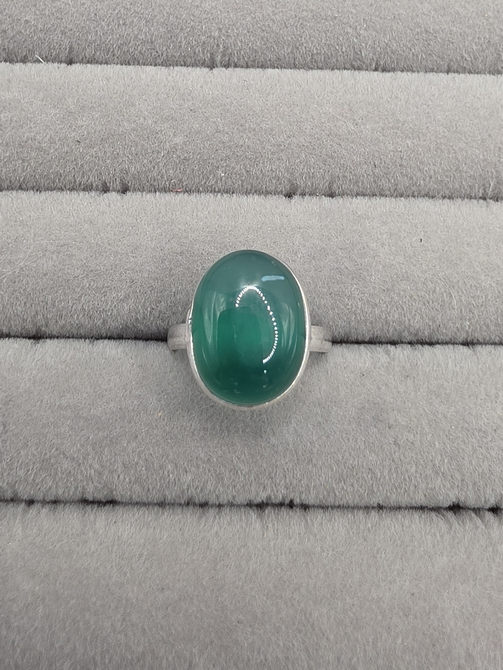 Elegant Green Oval Cabochon Silver Plated Ring Size 6 3/4